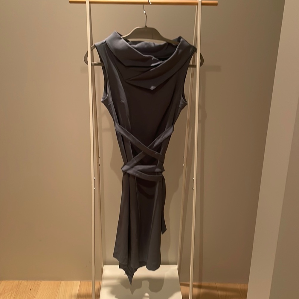 Like new fitted tie waist dress. Size 6